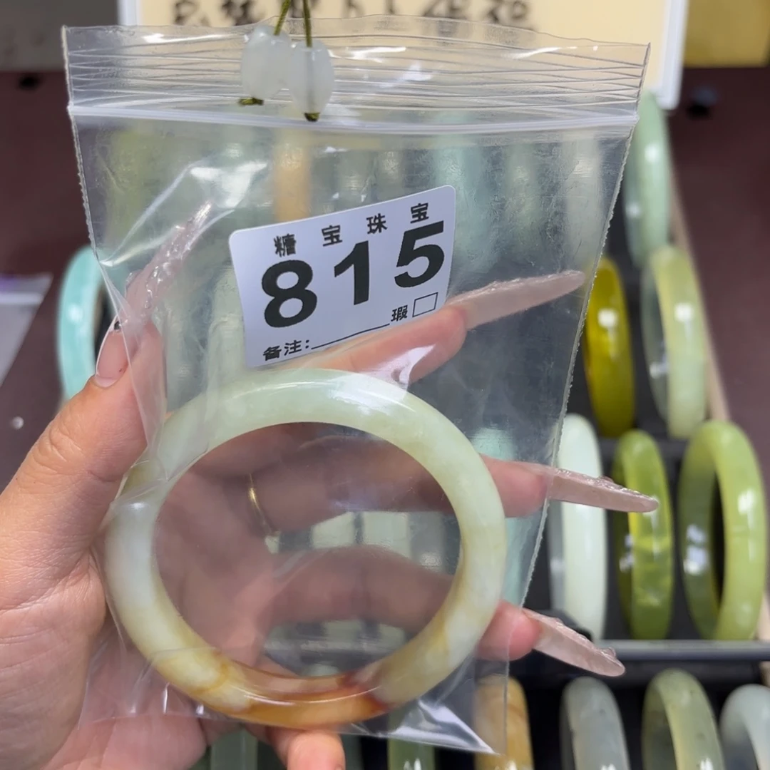 给***下蛇纹石玉未镶嵌手镯