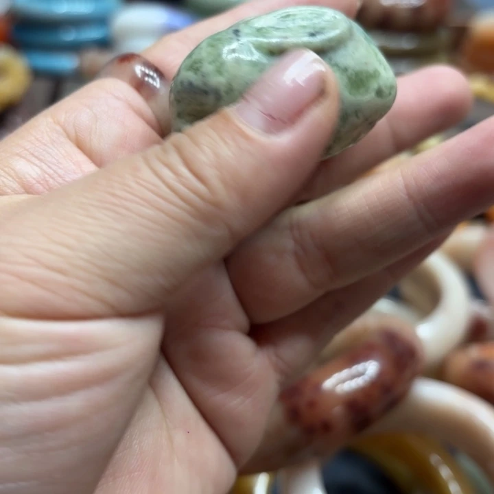 石英岩玉合金颈饰