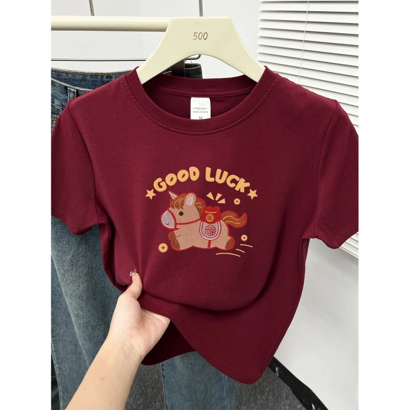 2026新款小马印花酒红色正肩短袖t恤女胖mm大码藏肉百搭圆领上衣