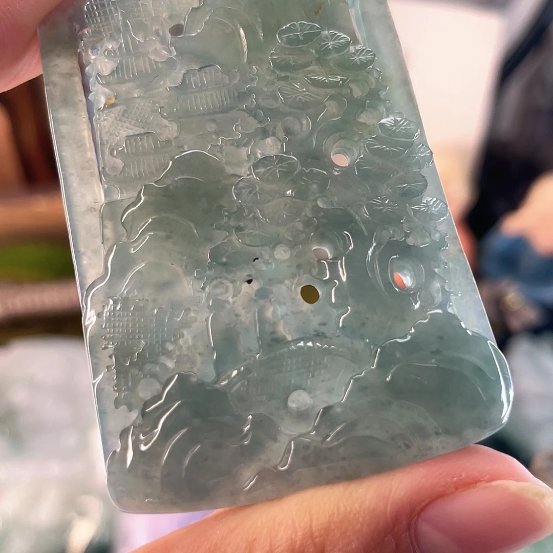 翡翠未镶嵌颈饰山水