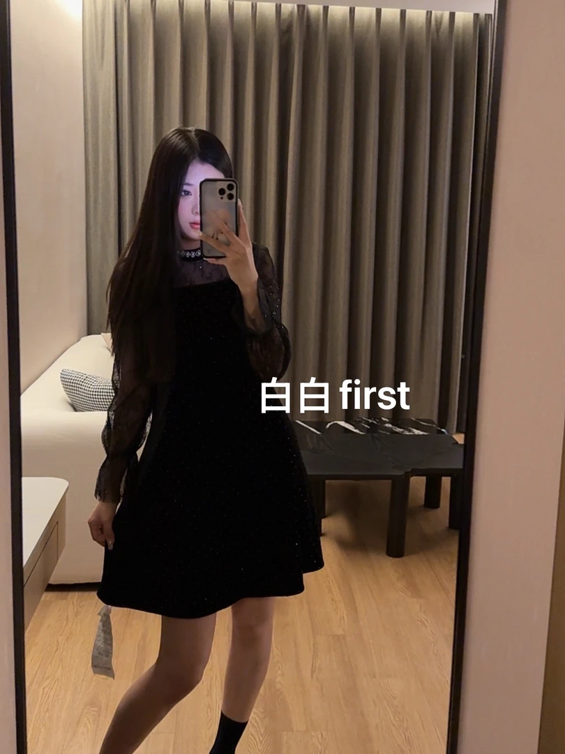 《白白first》荷叶袖拼接网纱重工镶钻钉珠印花时尚洋气收腰