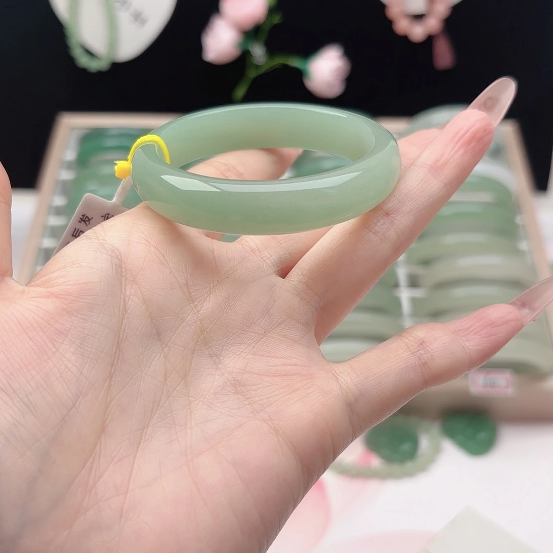 石英质玉未镶嵌手镯