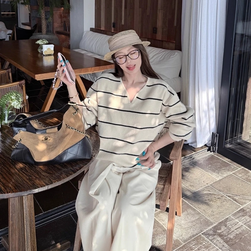 秋冬新款女装条纹宽松慵懒风针织衫上衣网红时尚V领长袖套头毛衣