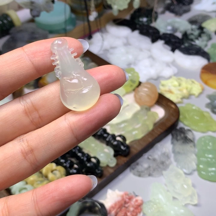 合金蛇纹石玉颈饰