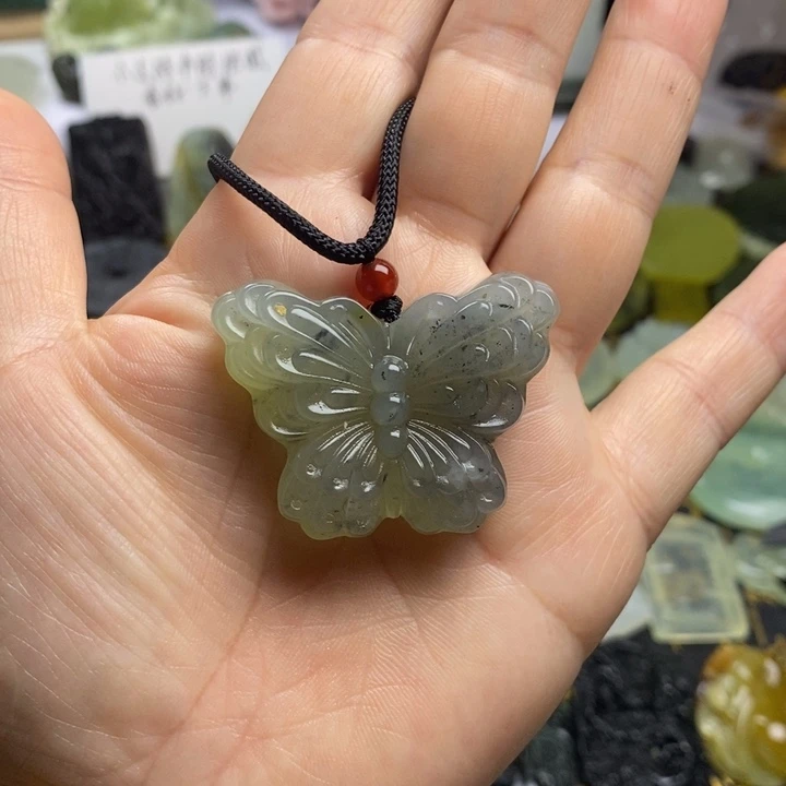 蛇纹石玉颈饰合金