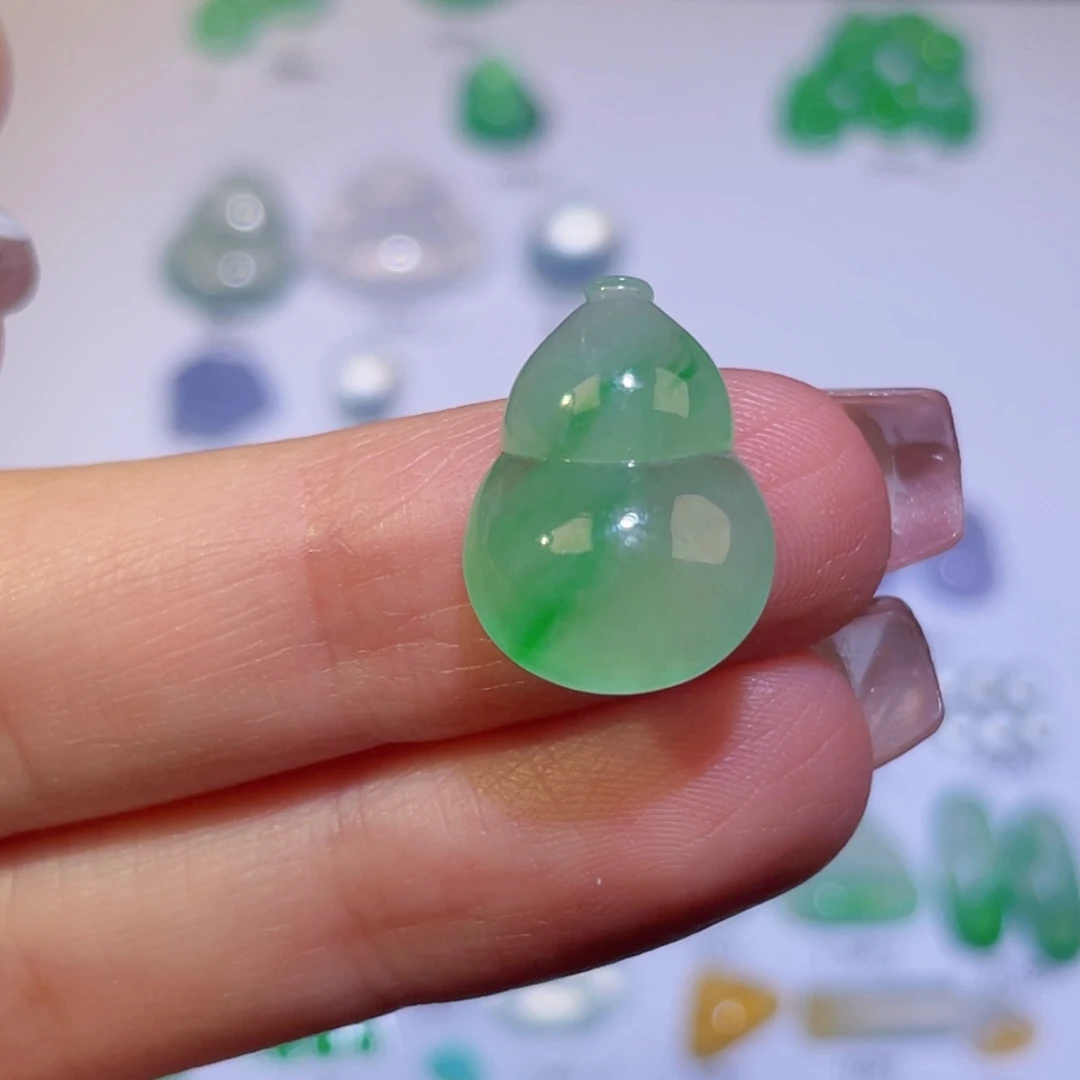 翡翠未镶嵌颈饰裸石