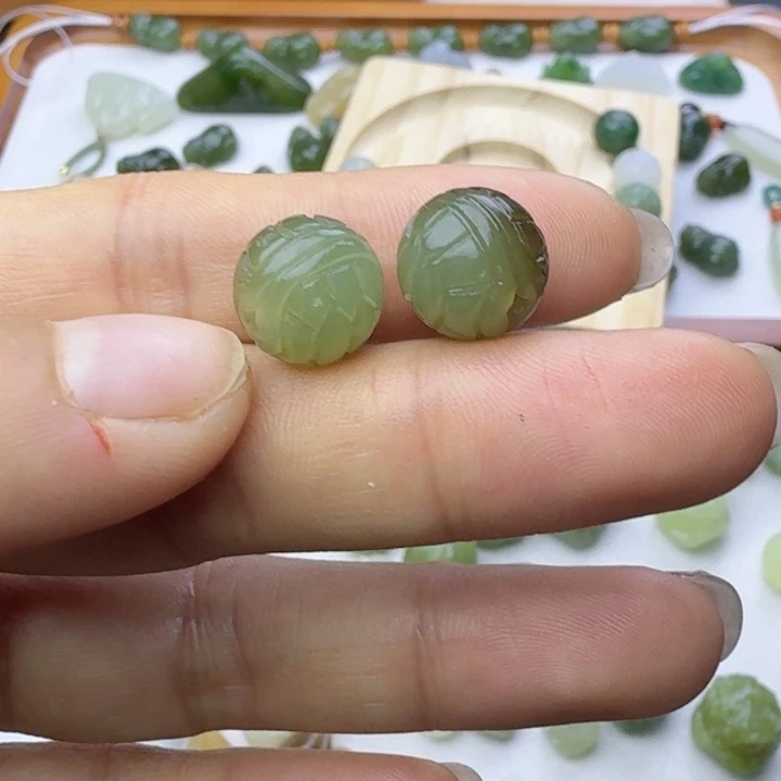 青***价和田玉未镶嵌挂件