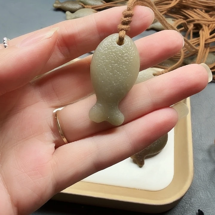 和田玉未镶嵌颈饰9