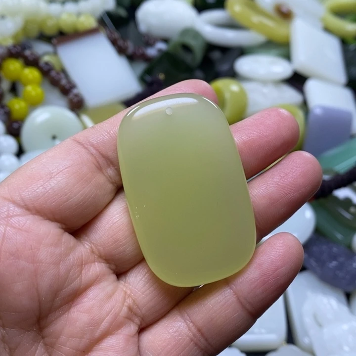 用***6和田玉未镶嵌颈饰