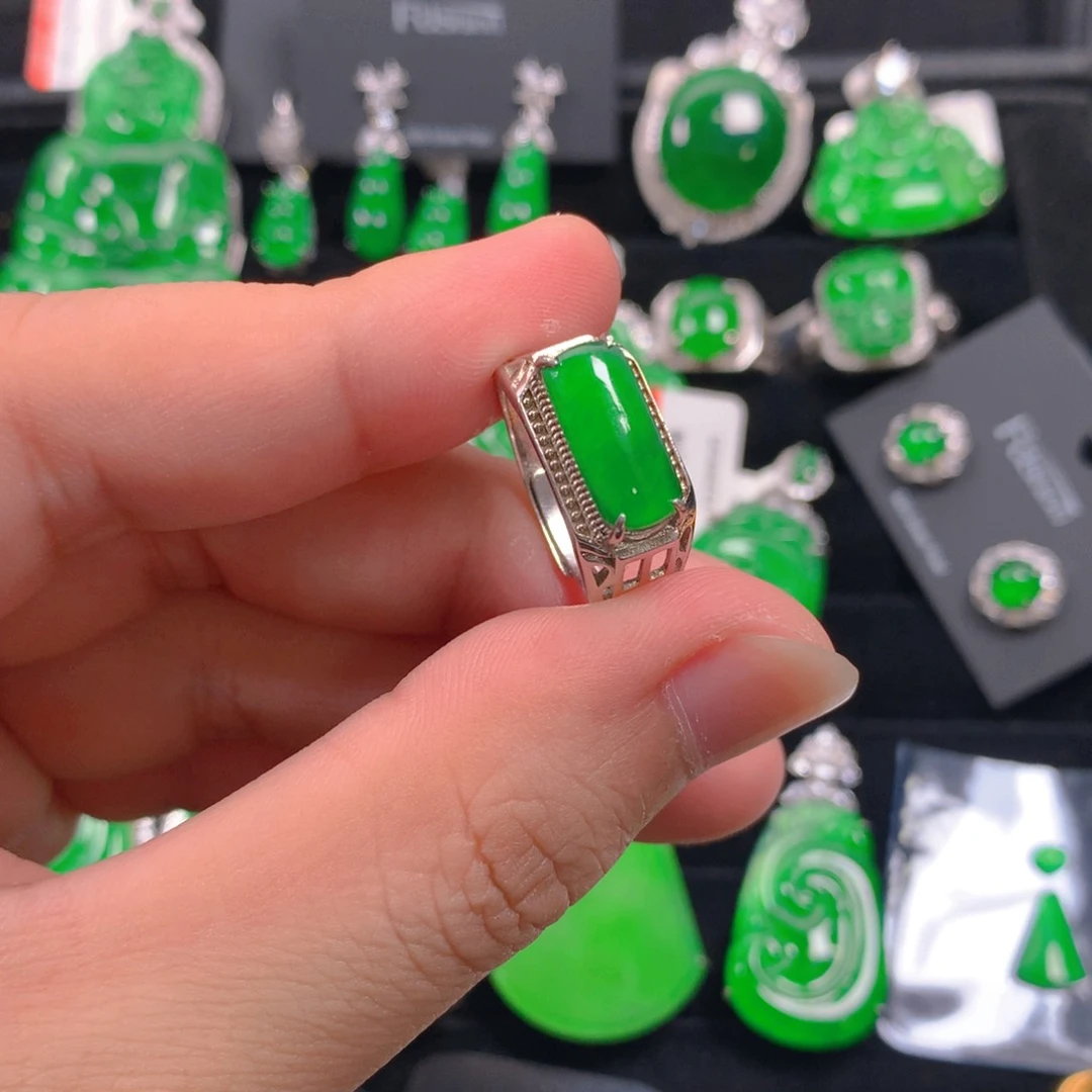 翡翠银S925镶嵌颈饰马鞍