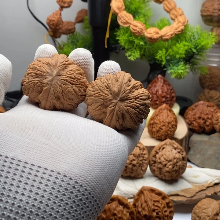 木质玉尊文玩核桃43