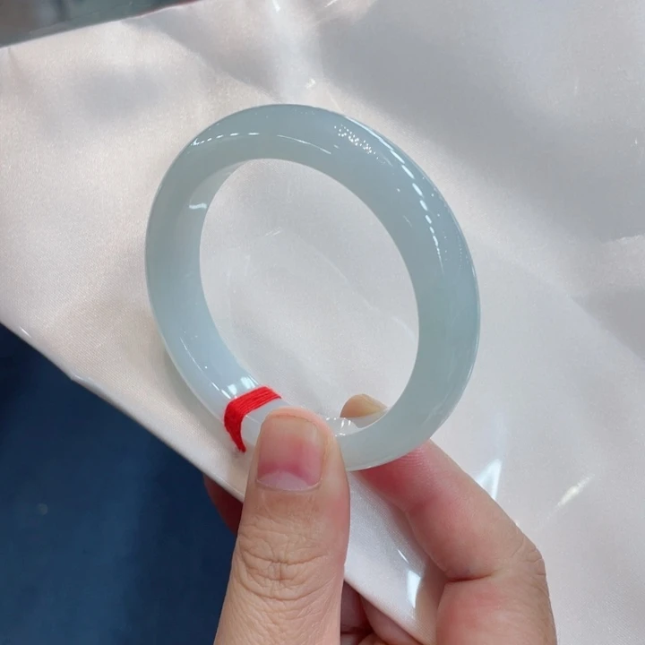 翡翠手镯未镶嵌手镯