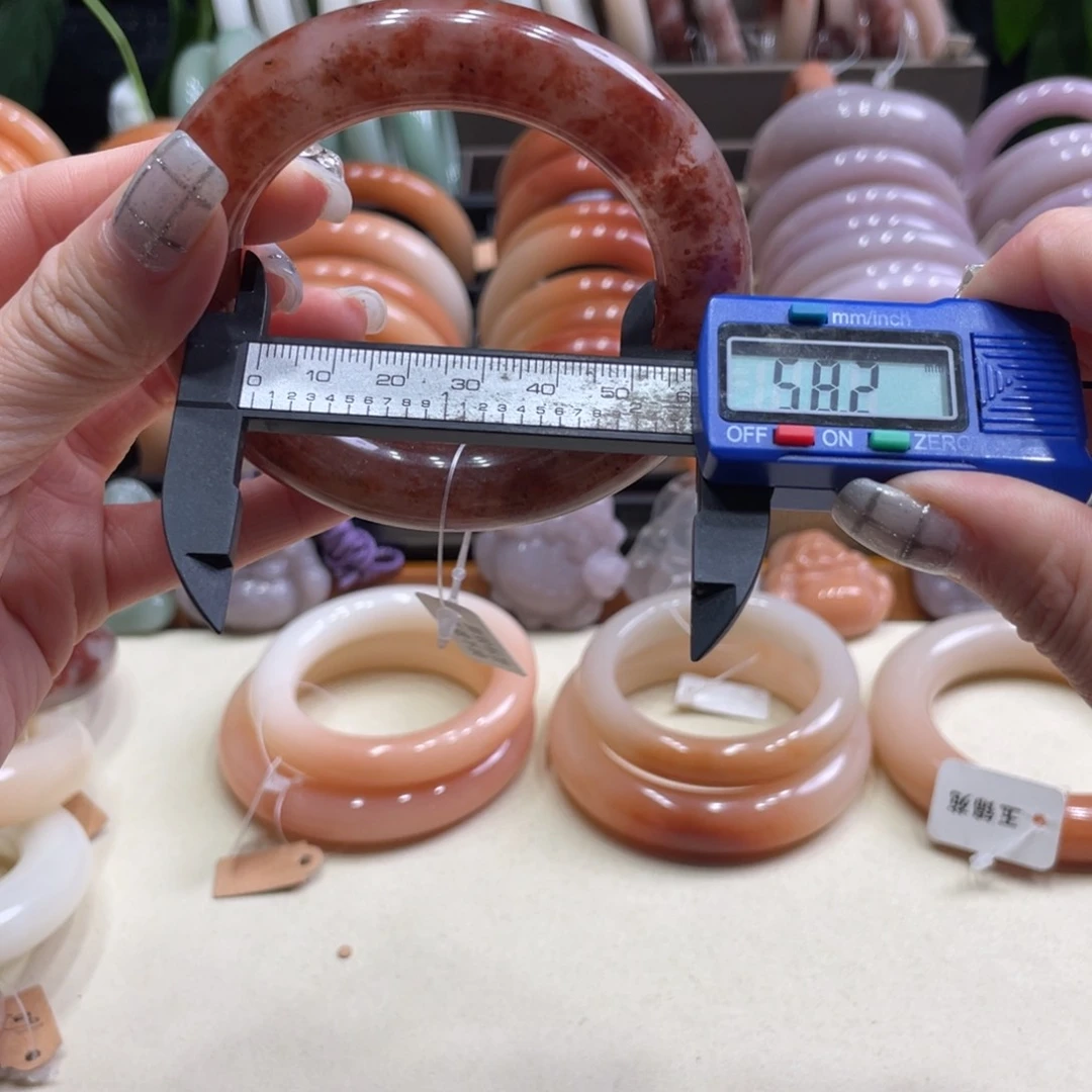 未镶嵌手镯石英质玉