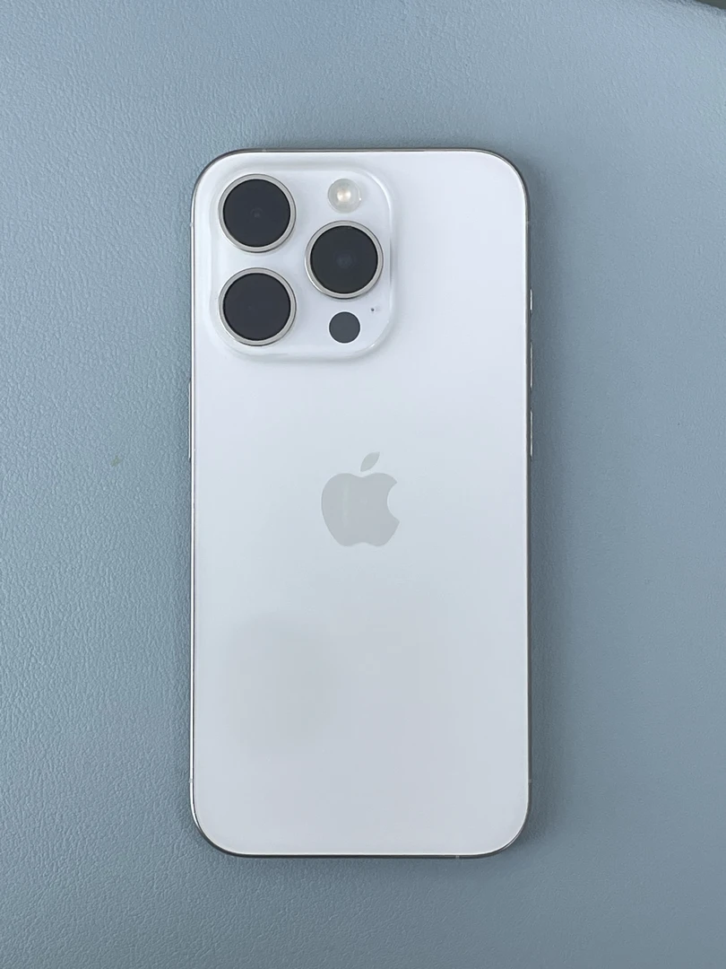 9新 Apple/苹果 15pro 128g白色国行精品5g智能手机