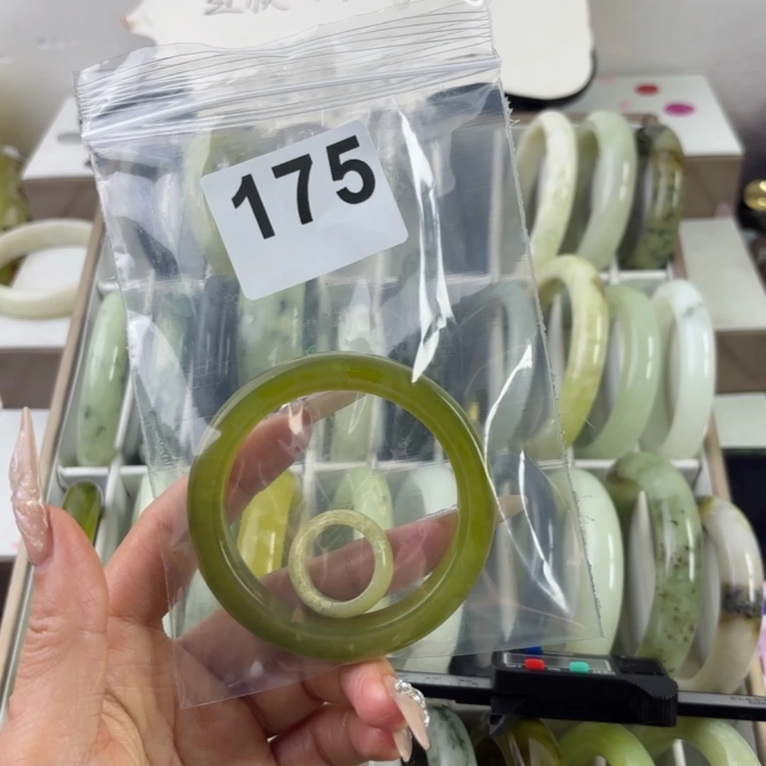 蛇纹石玉未镶嵌手镯困*羊