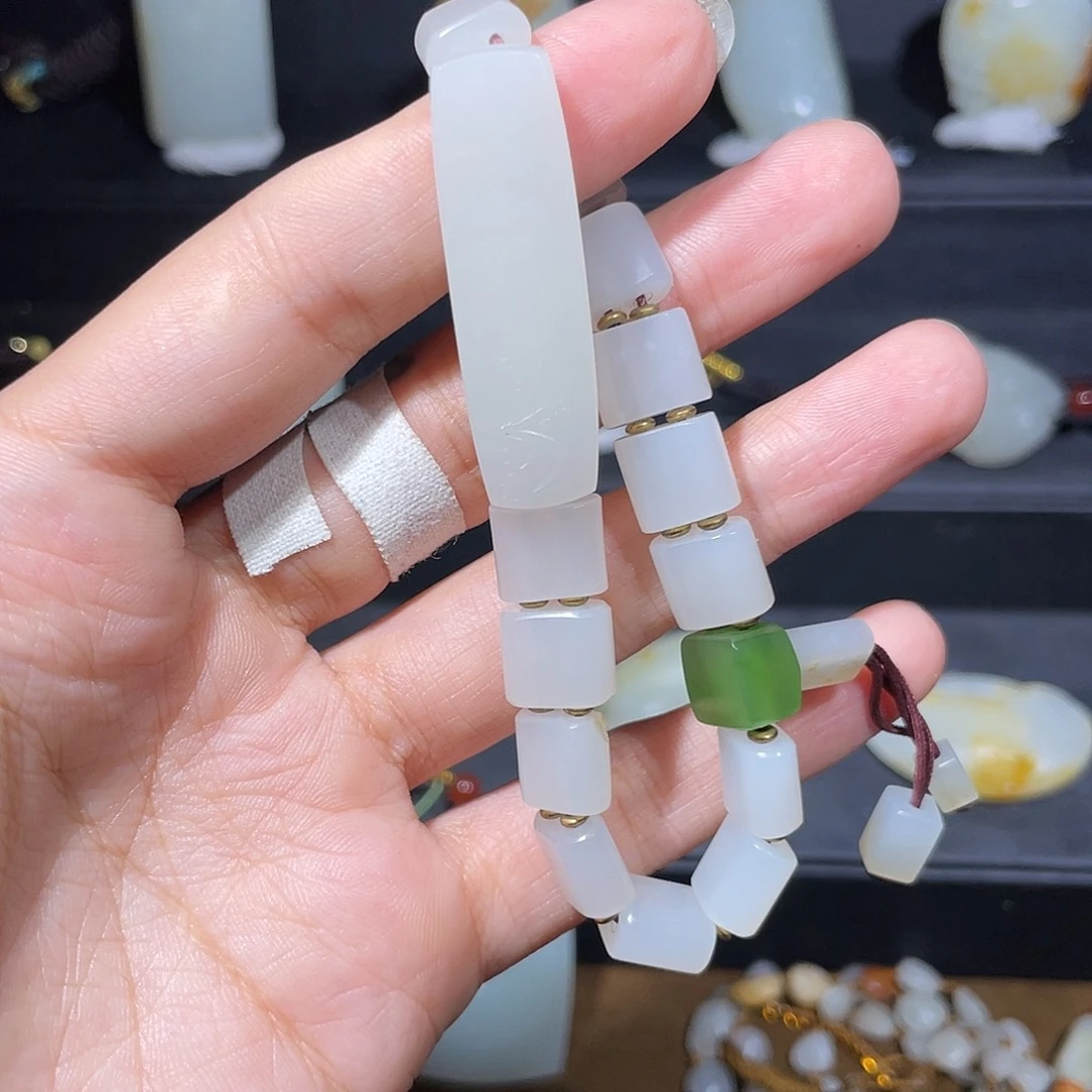 爱***音颈饰未镶嵌和田玉（白玉）