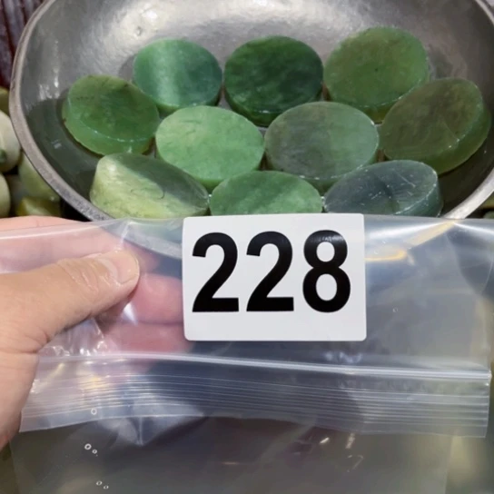 蛇纹石玉未镶嵌珠宝奇石