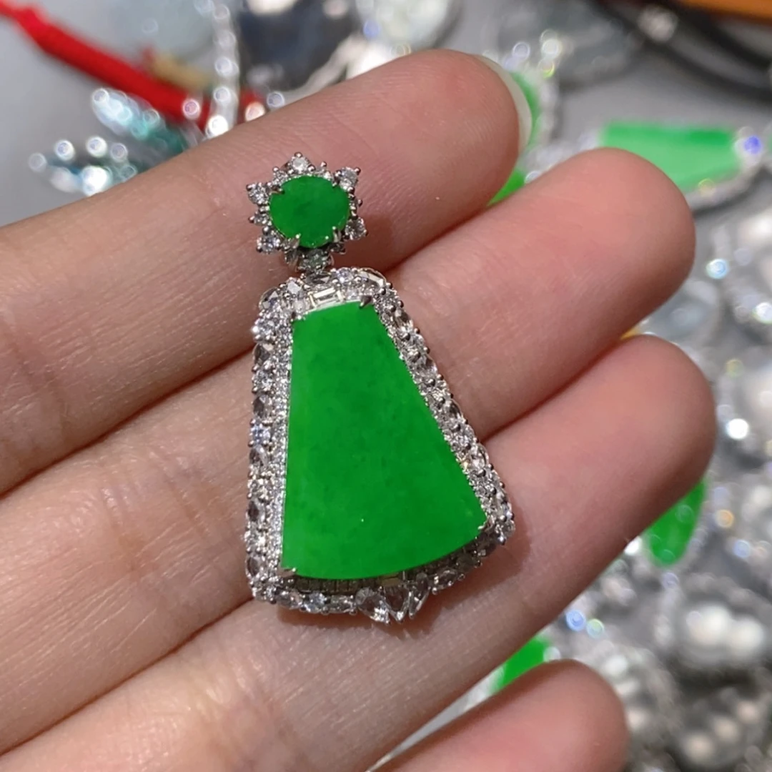 翡翠18K金镶嵌颈饰天然缅甸A货翡翠