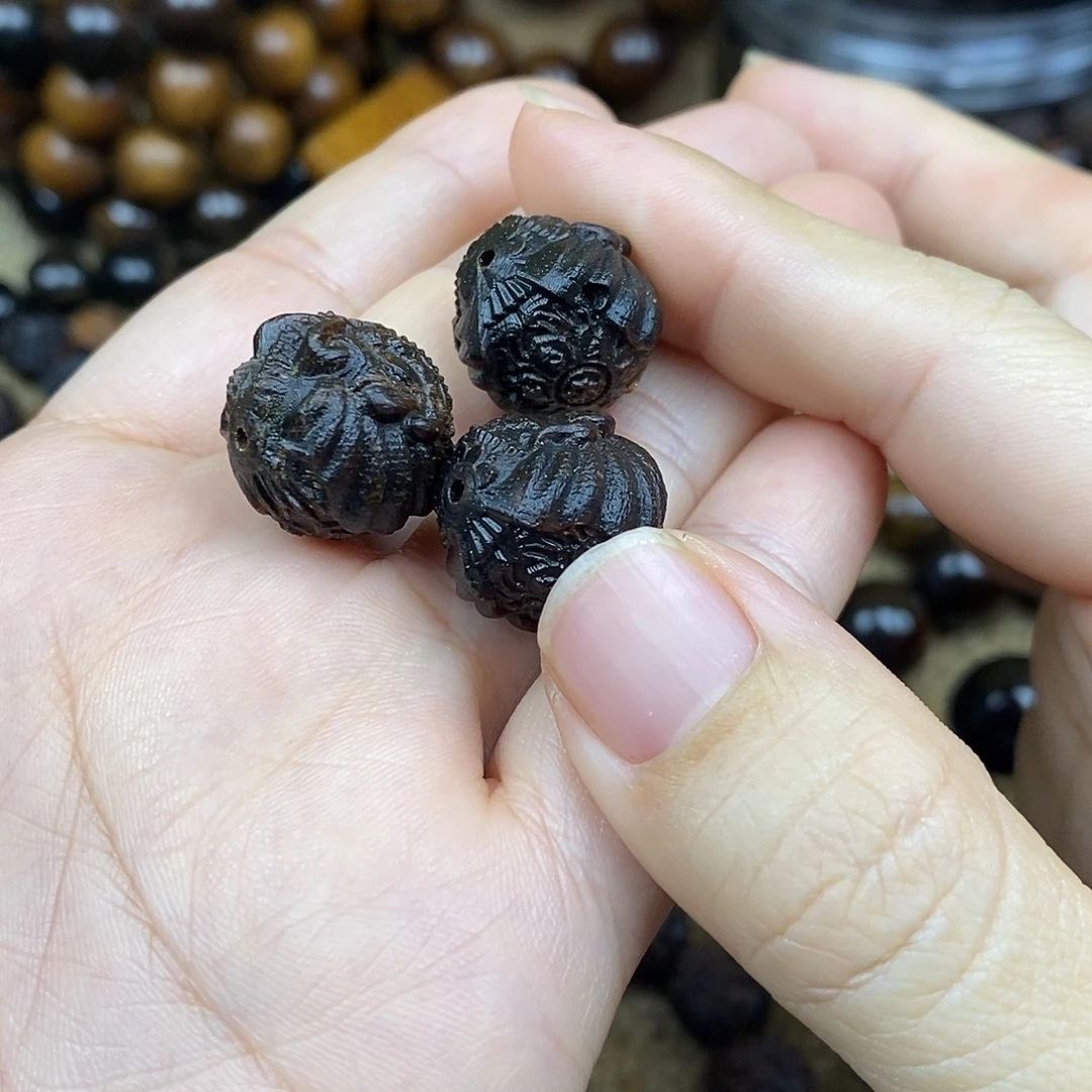 咖***男贡木其他巴布亚新几内亚贡