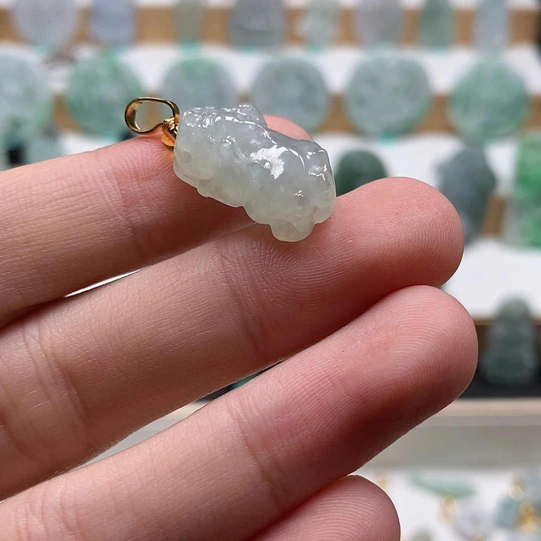 翡翠颈饰未镶嵌貔貅