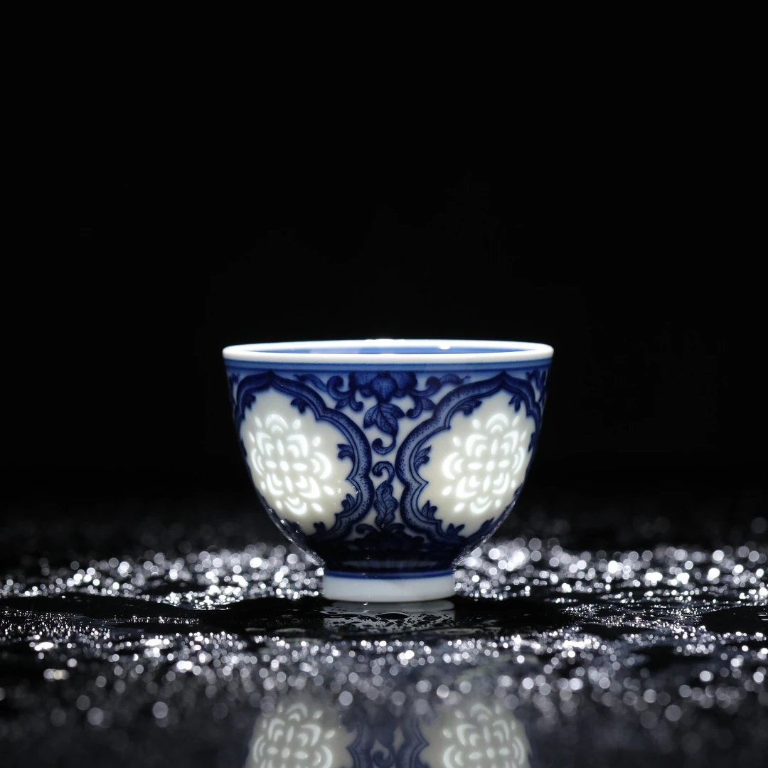 天御景窑缠枝开窗主人杯纯手工釉下彩中式手绘玲珑杯家用陶瓷茶杯