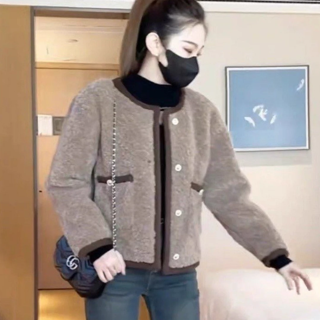 2025新款秋冬爆款小香风赫本风仿羊羔绒短款外套女小个子加厚穿搭