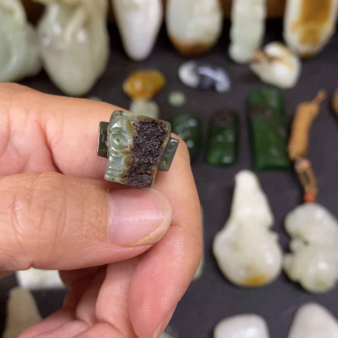 和田玉未镶嵌颈饰三星堆