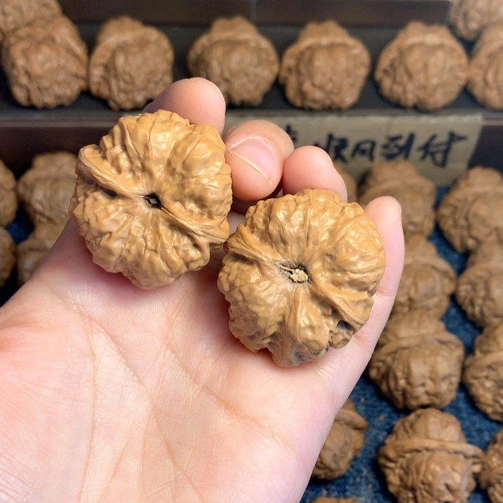 桃核吊坠优**高蛤蟆核桃