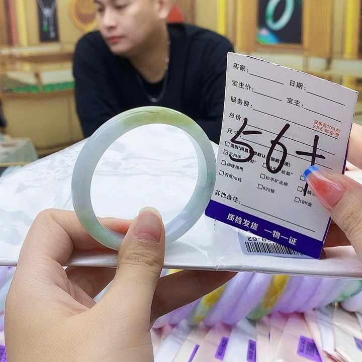 翡翠未镶嵌手镯000……