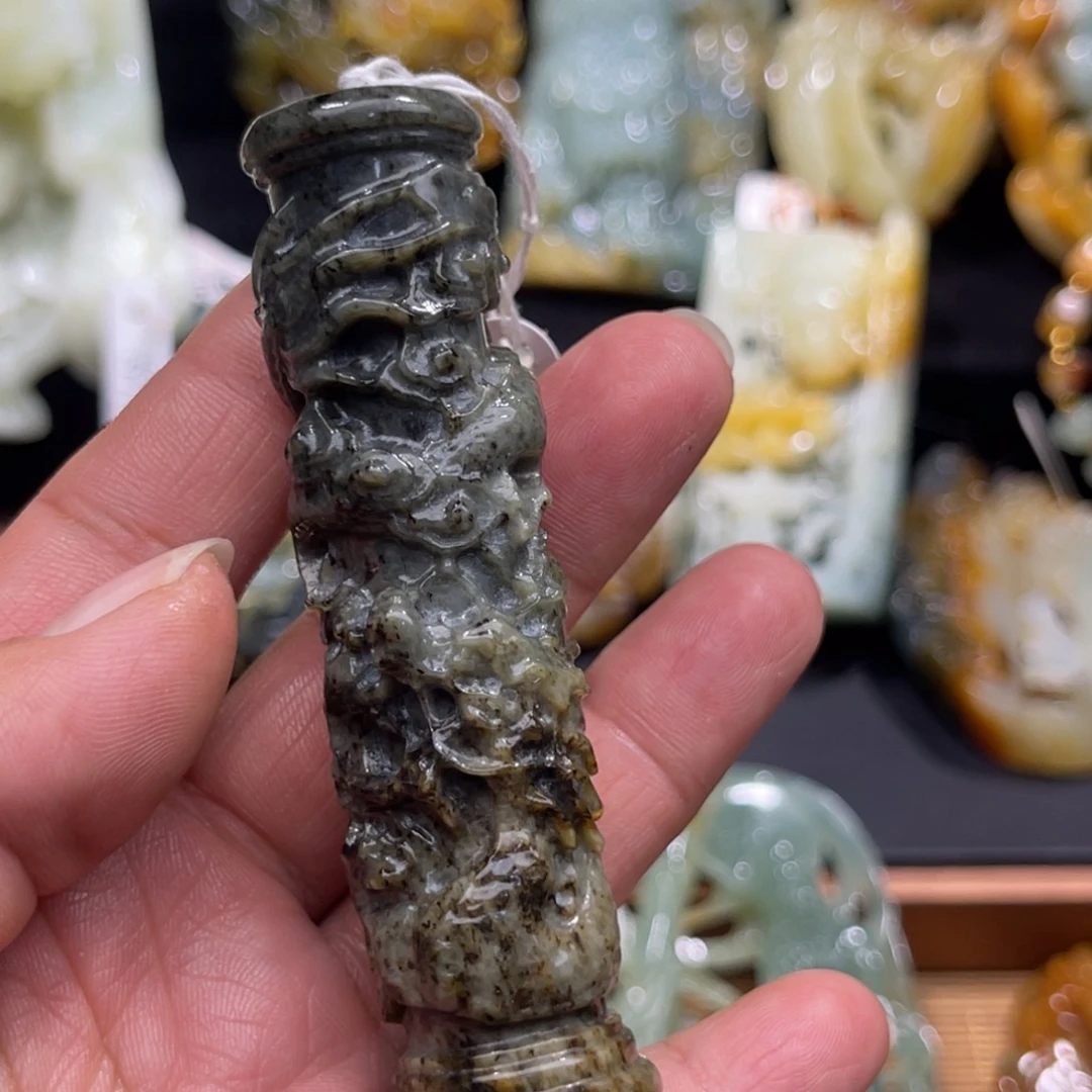 蛇纹石玉未镶嵌颈饰