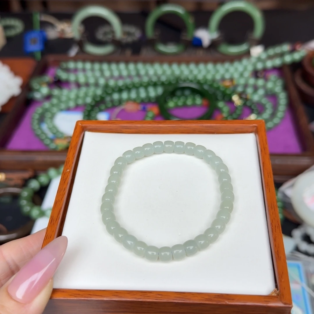 减***女和田玉未镶嵌手链