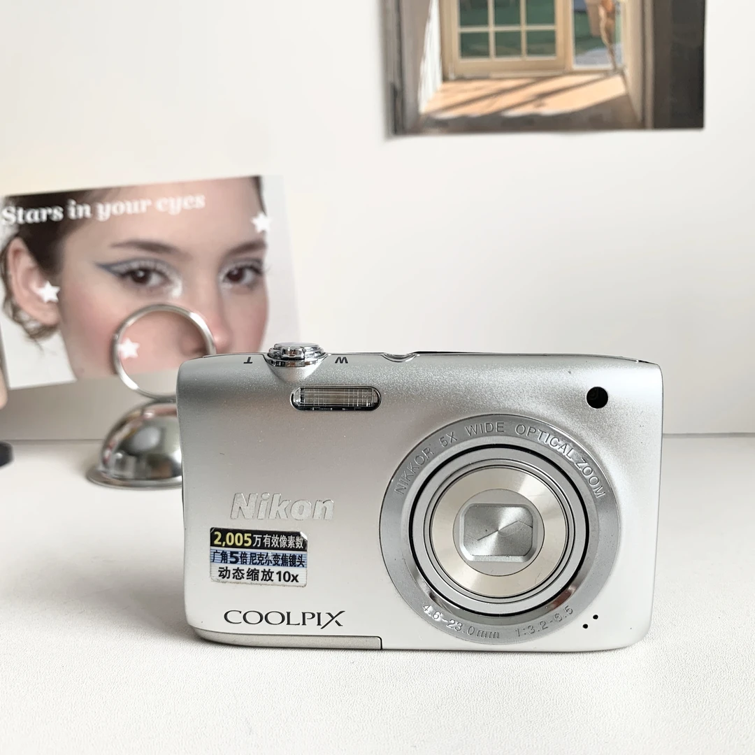 95新 Nikon/尼康 S2900银色2000万像素5倍变焦 人像柔白氛围之感