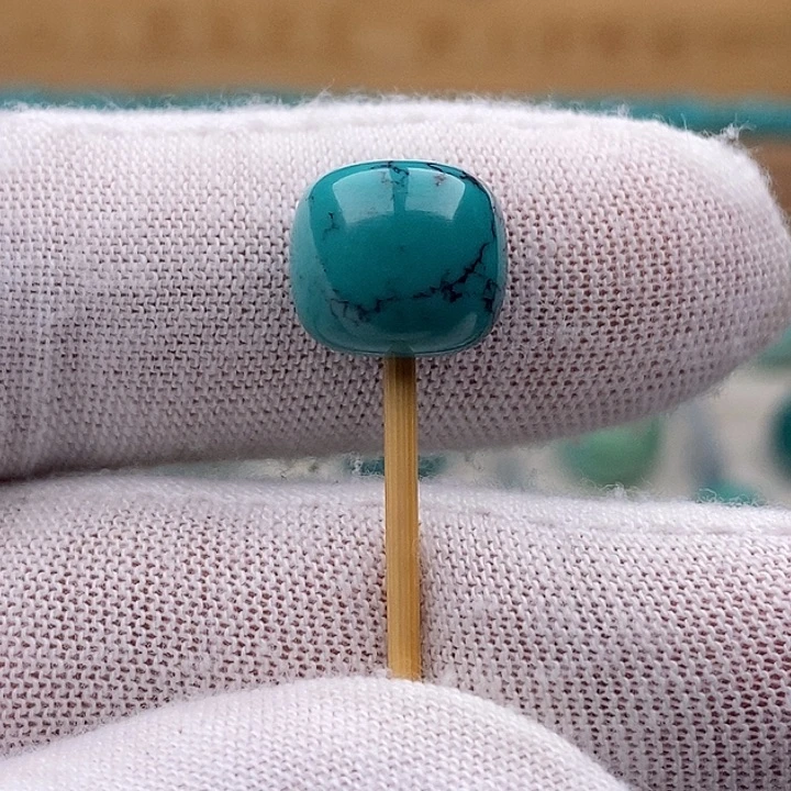 绿松石未镶嵌珠宝奇石11.4