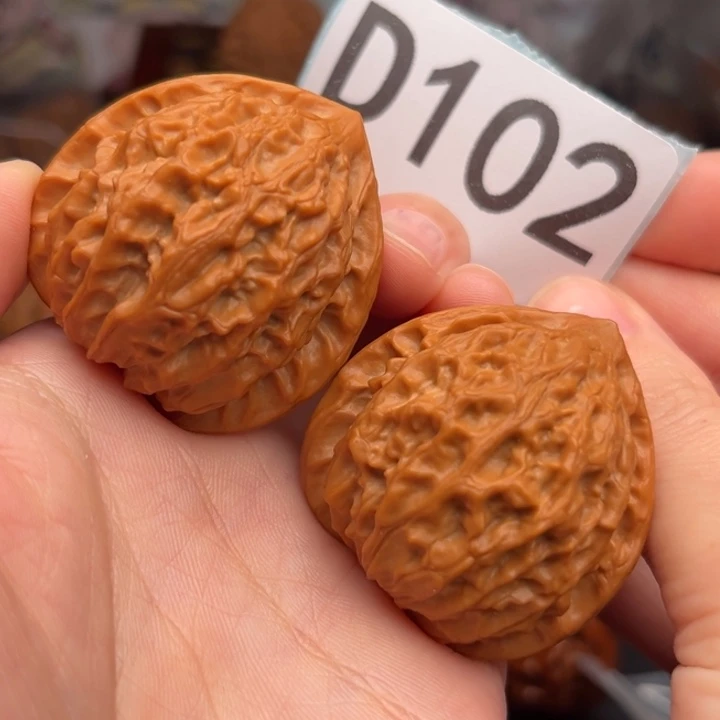 文玩核桃吊坠102金牛39