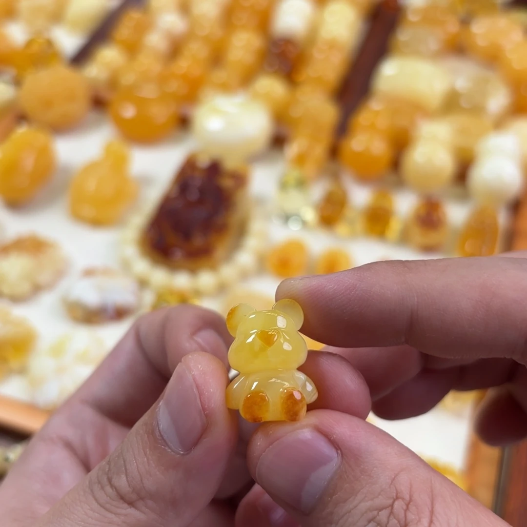 丽***人蜜蜡未镶嵌裸石小熊