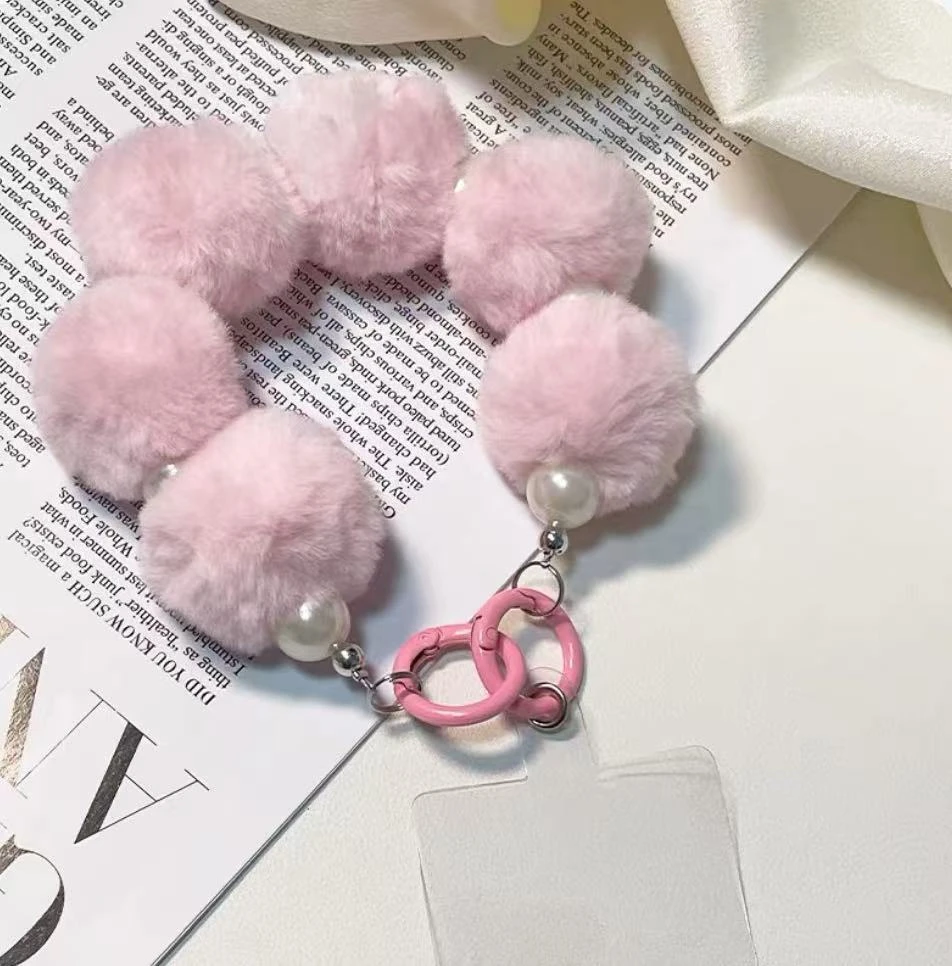 粉色大毛球珍珠串珠手机挂