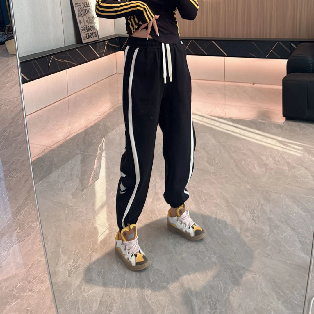 「鞠环环150斤显瘦穿搭推荐」刺绣漆卫裤