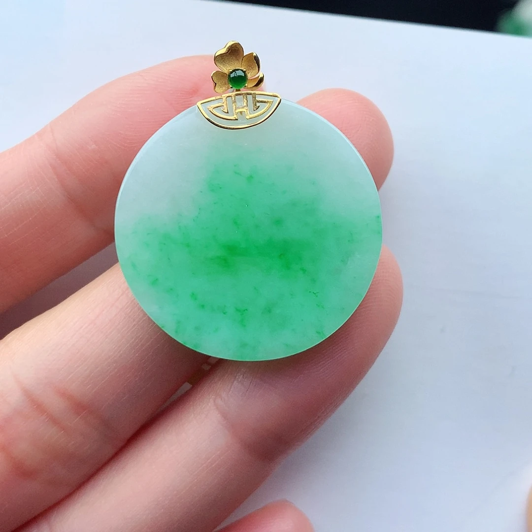 翡翠18K金镶嵌颈饰