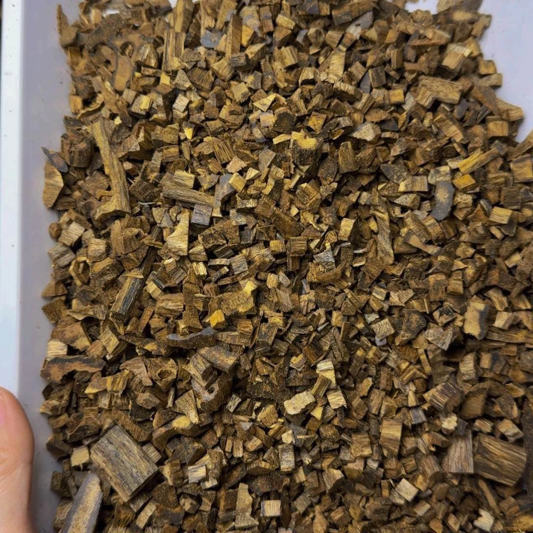 沉香沉香碎屑莺歌绿米粒100克