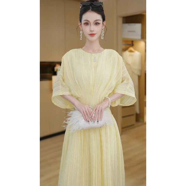 黄桃罐头  2025新款法式优雅设计感小众收腰V领中长款裙子