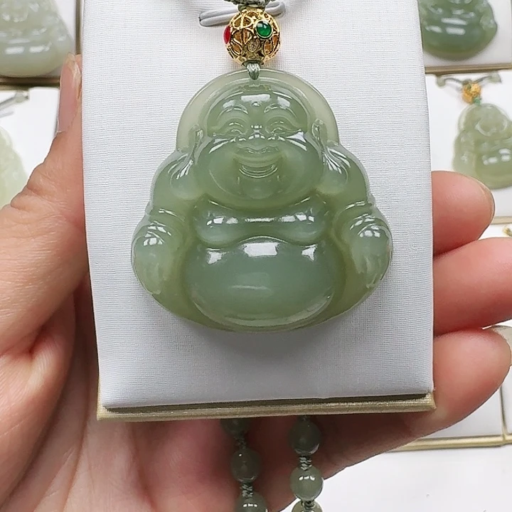 隆***士和田玉未镶嵌颈饰