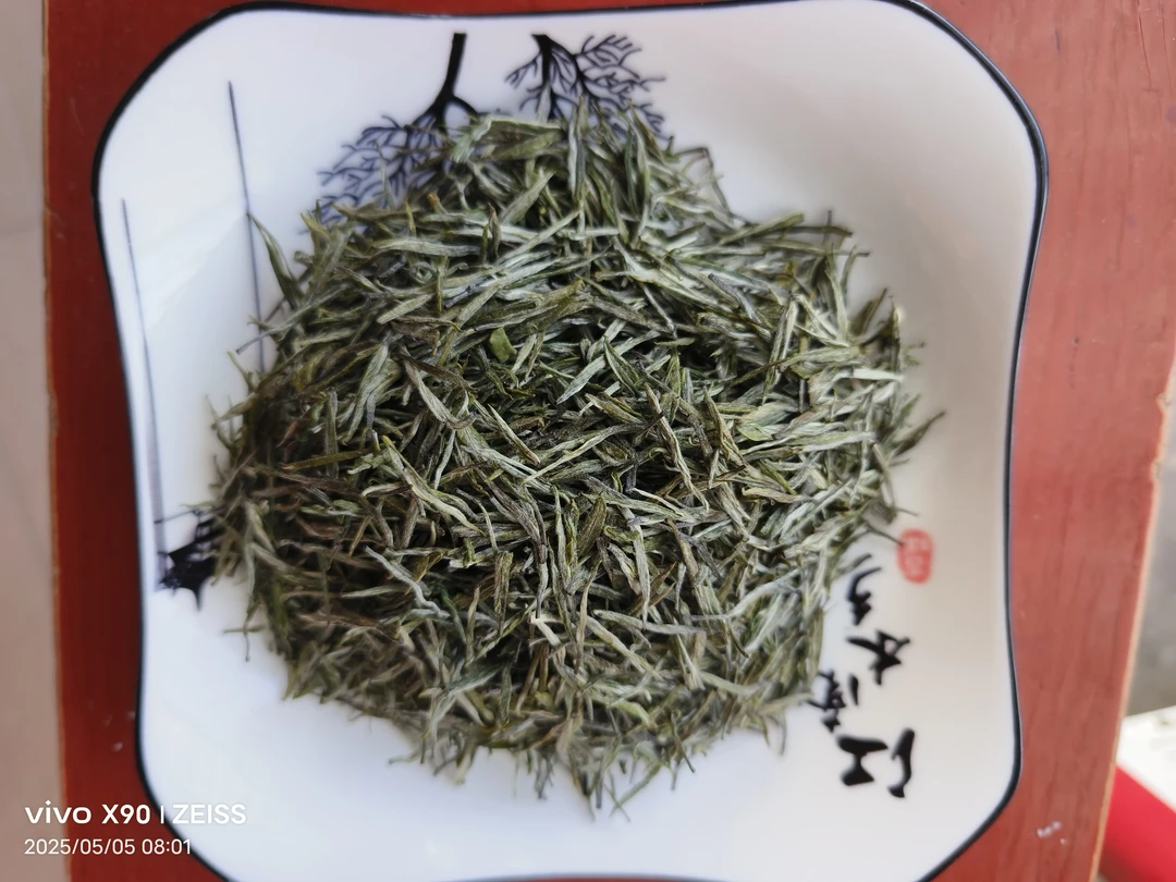 明前毛尖绿茶回甘鲜爽，浓香色透亮