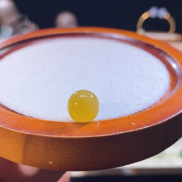 翡翠未镶嵌吊坠(不含链)翡翠秋香黄珠卡11.3m