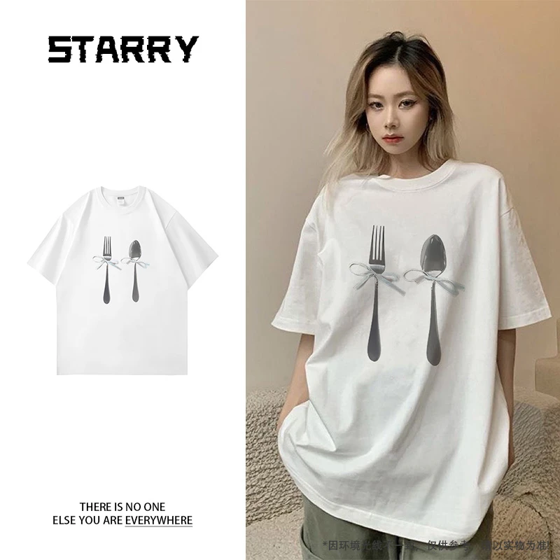 【240g 纯棉】2025夏季港风大落肩T恤男女同款蝴蝶结餐具印花