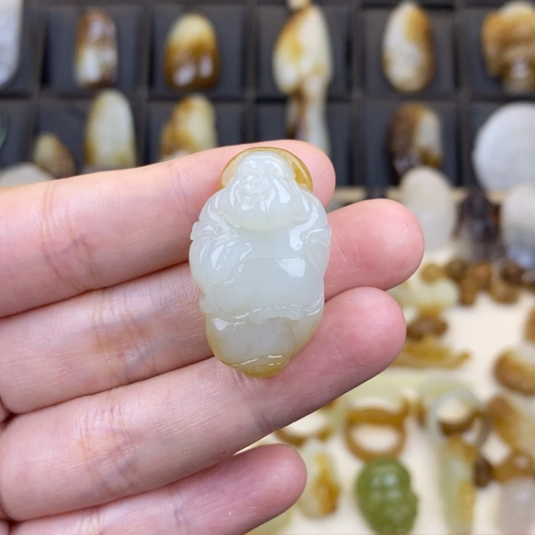 璐***璐和田玉未镶嵌颈饰