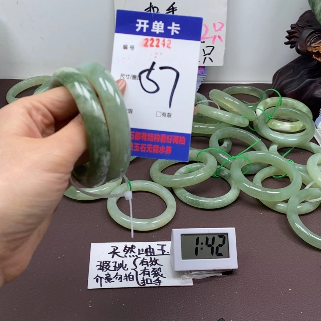 蛇纹石玉手镯未镶嵌