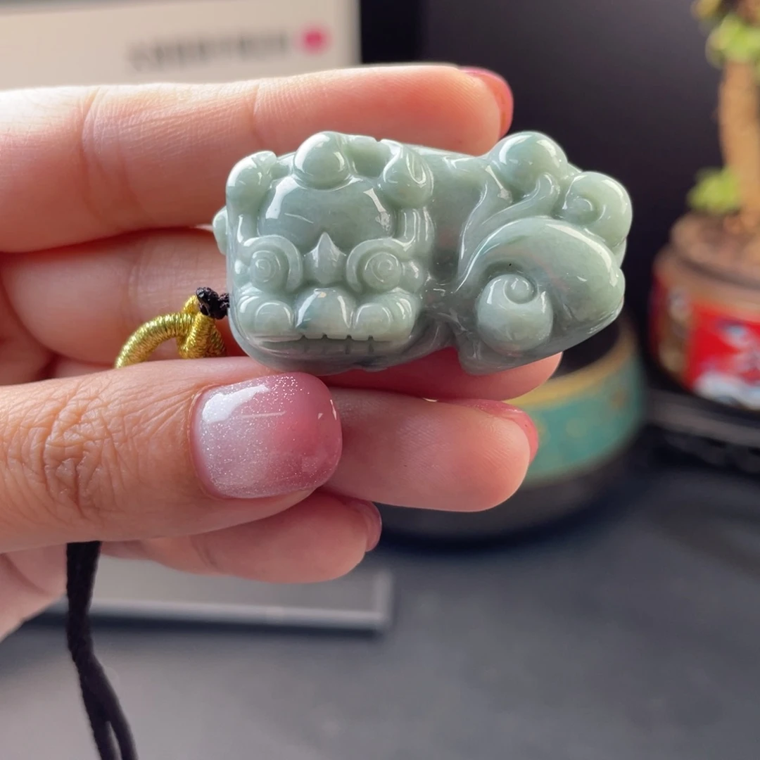 翡翠未镶嵌颈饰貔貅