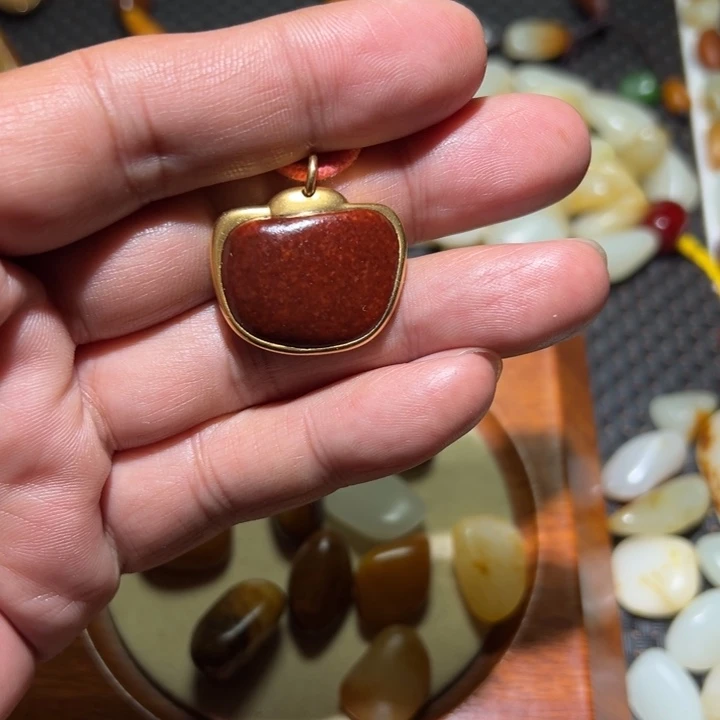 和田玉18K金镶嵌颈饰