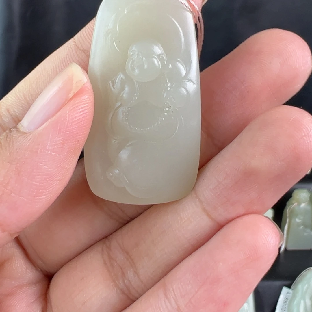 颈饰未镶嵌和田玉（糖玉）