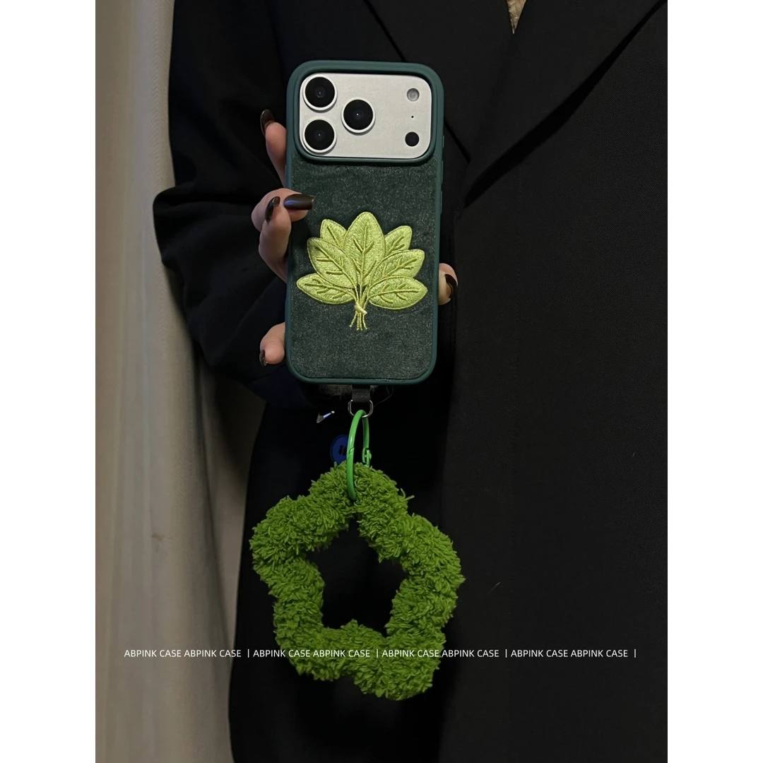 复古绒布绿色柚子叶刺绣适用iPhone17ProMax苹果16手机壳15毛绒绳